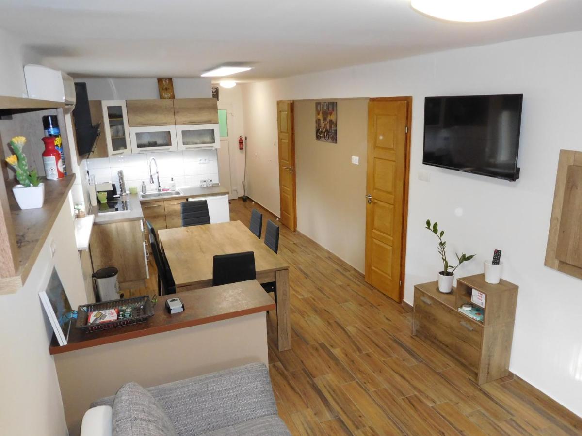 Golden Apartman Орошгаза Екстер'єр фото
