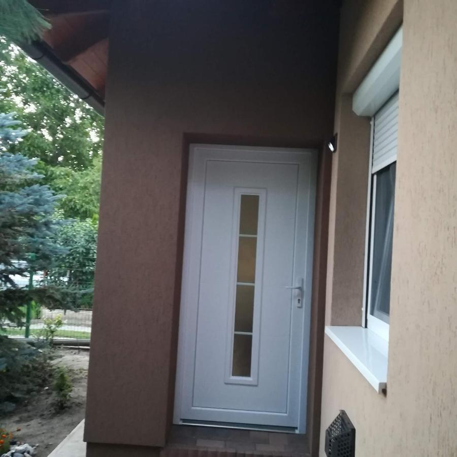 Golden Apartman Орошгаза Екстер'єр фото