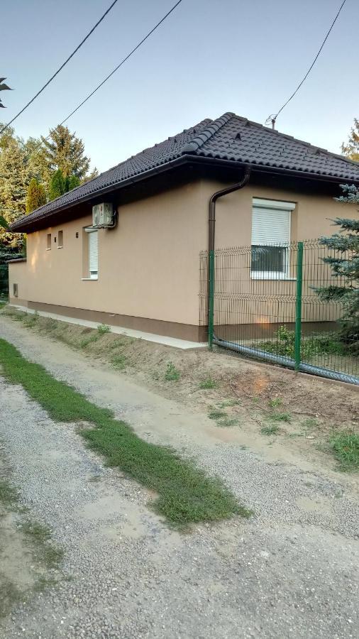 Golden Apartman Орошгаза Екстер'єр фото
